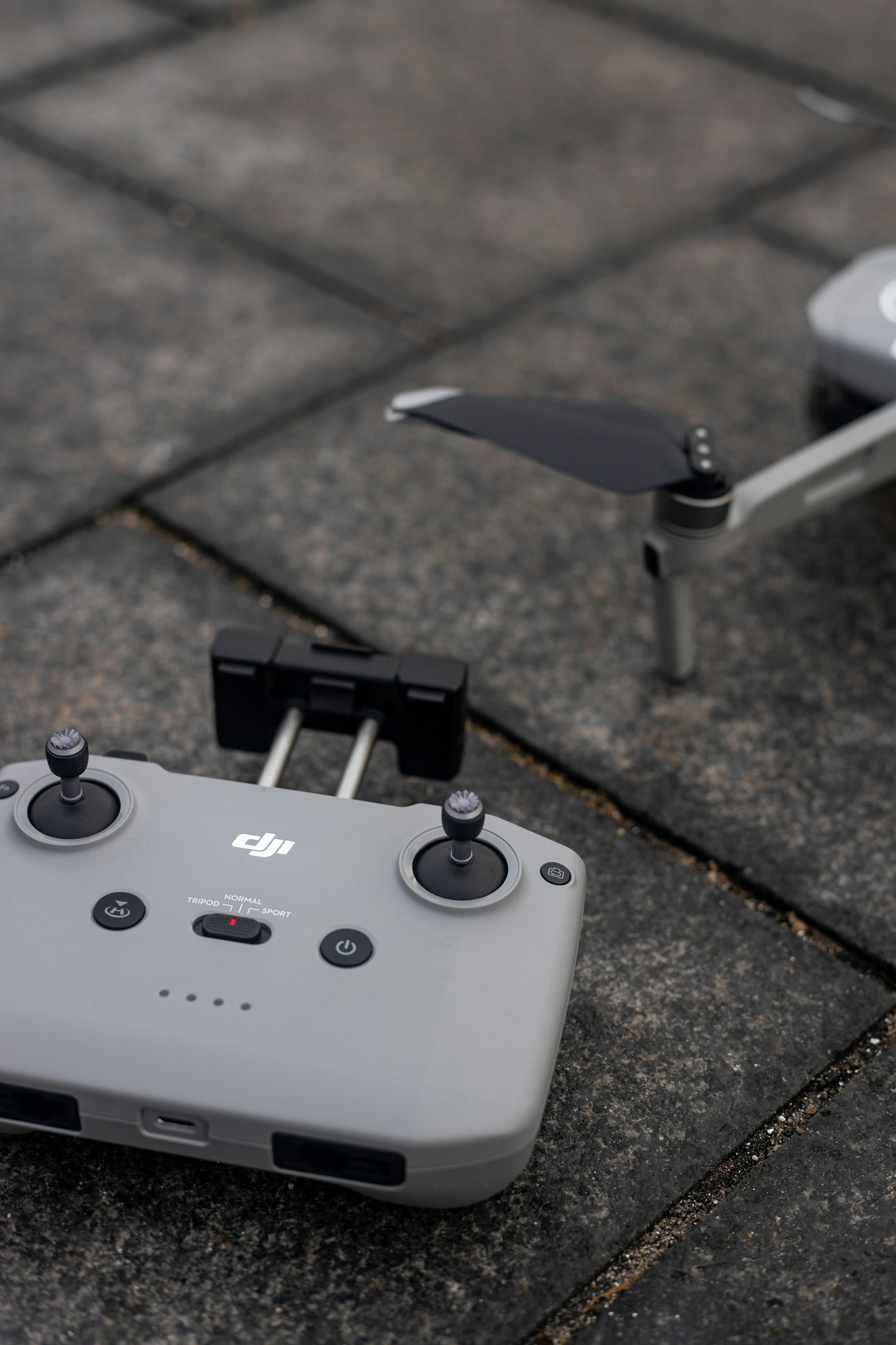 DJI 